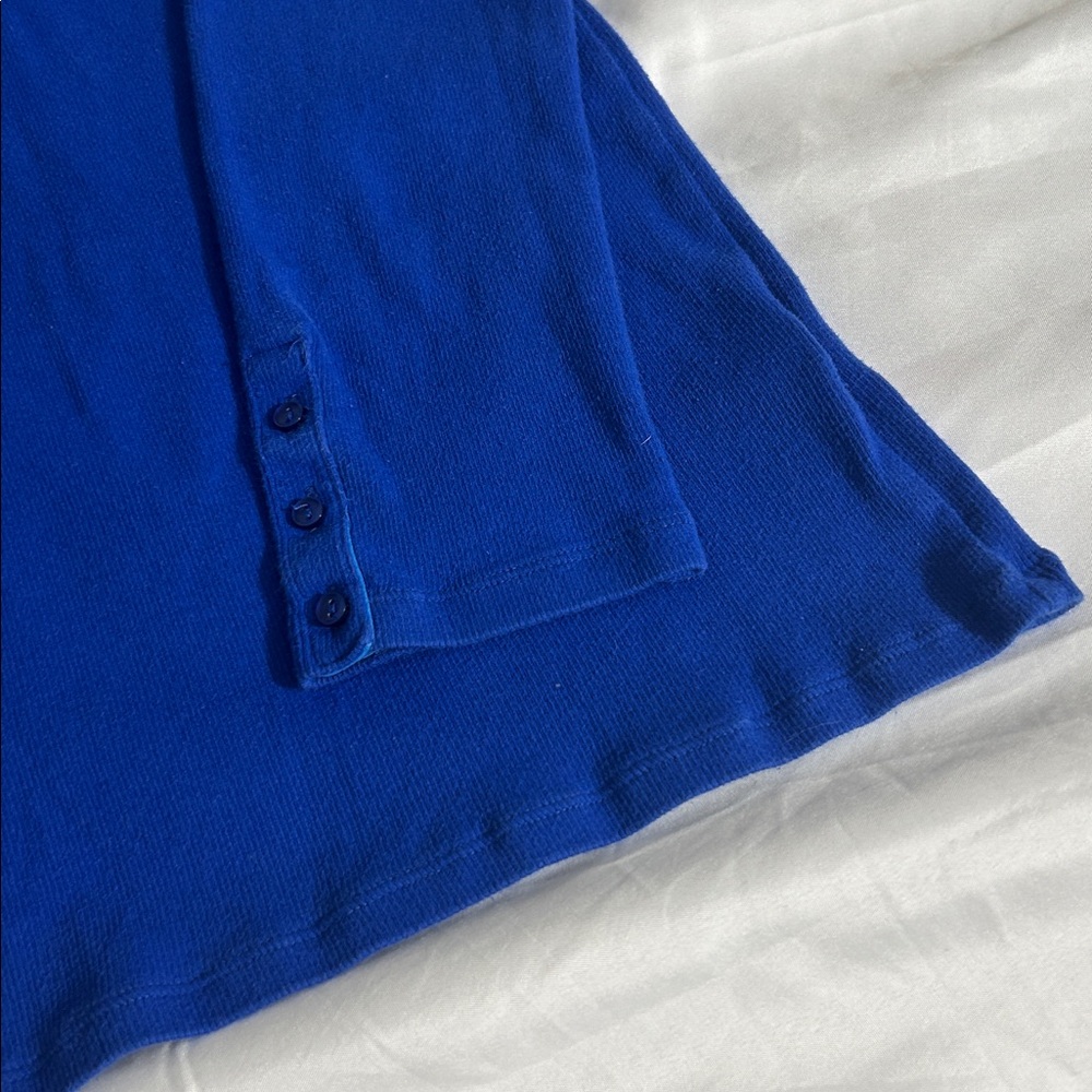 Gap Long Sleeve Women's Royal Blue crew neck with button details Soft Tee